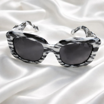 Syze dielli p&euml;r femra